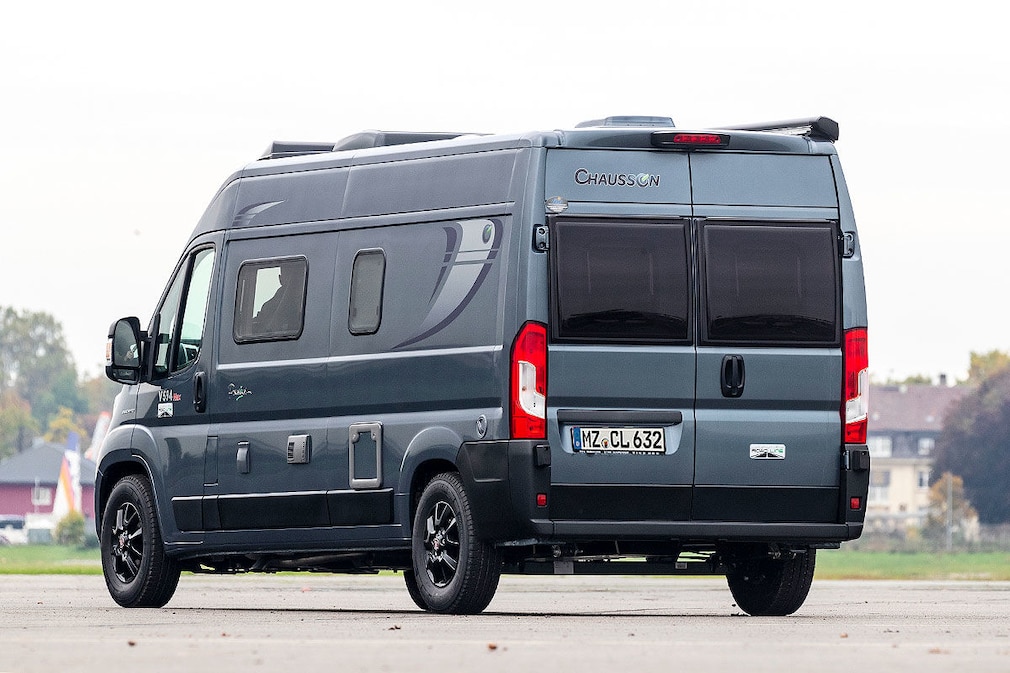 Kastenwagen mit Doppelbetten im Wohnmobil-Test