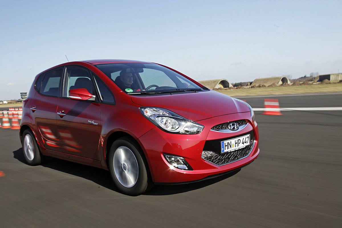 Hyundai ix20 blue