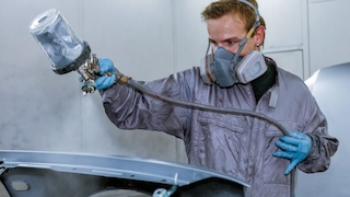 Auto lackieren: Kosten, Anleitung