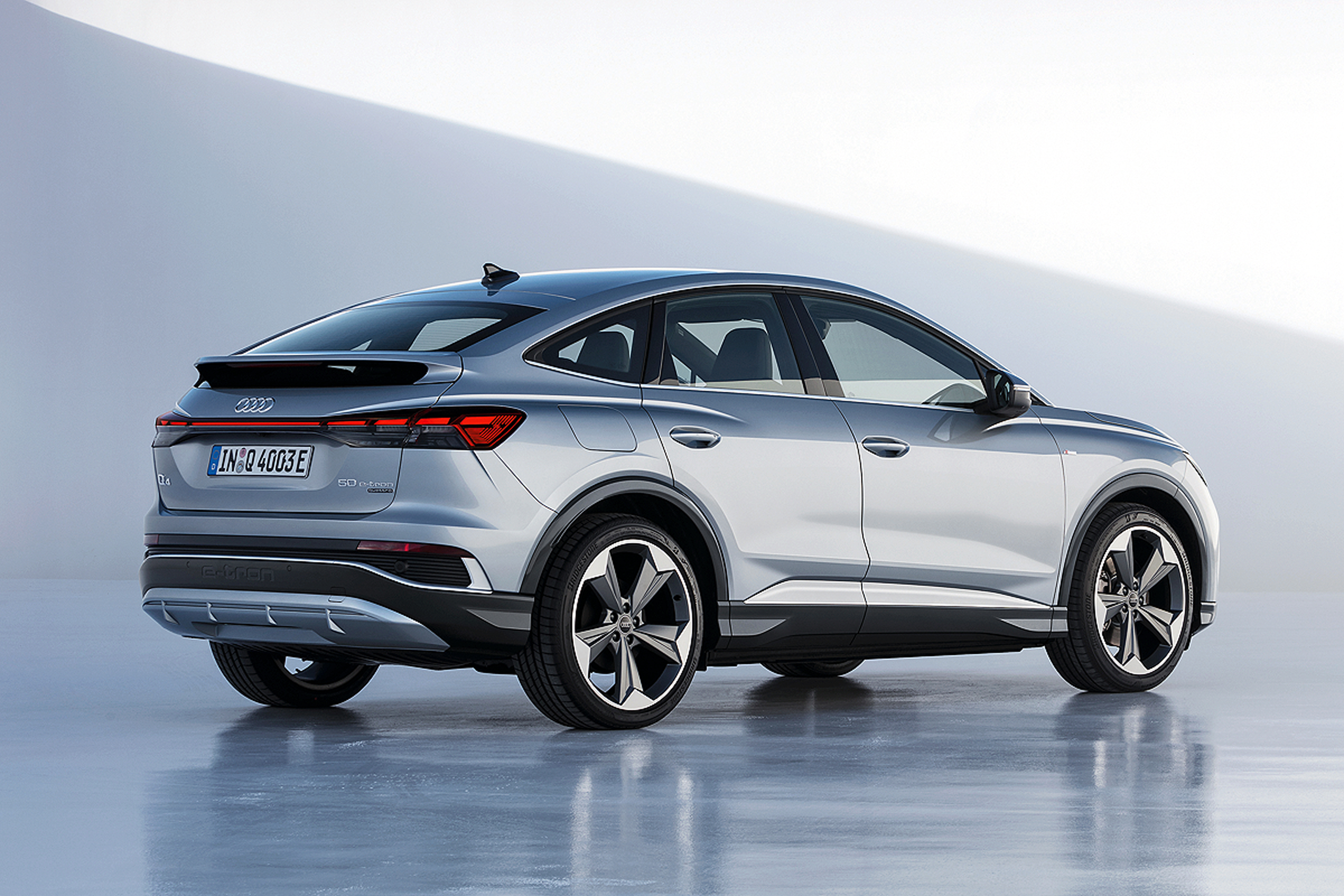 Audi Q4 e-tron (2024): Angebote, Test, Bilder & technische Daten