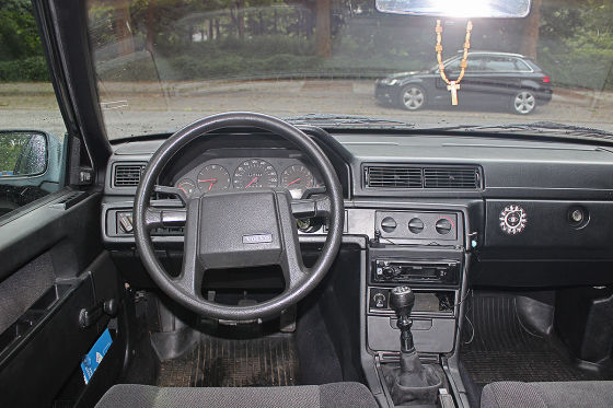 Der abgehobene Polestar 1 trifft auf seinen Urahn Volvo 940