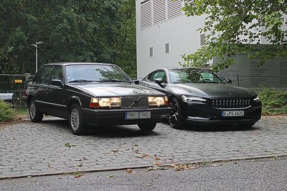 Der abgehobene Polestar 1 trifft auf seinen Urahn Volvo 940