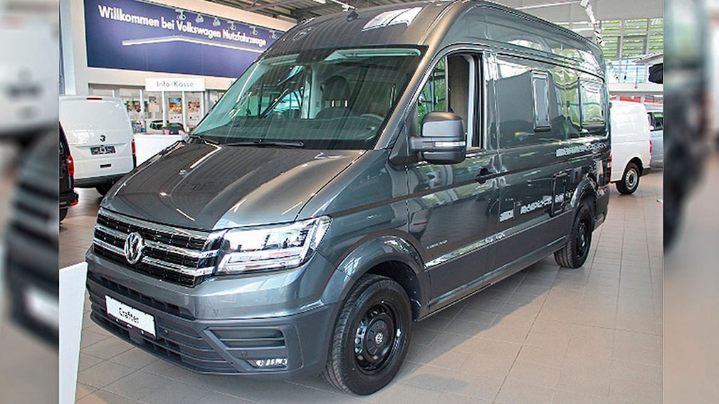 Gepflegter VW Crafter mit Camping-Umbau zu verkaufen