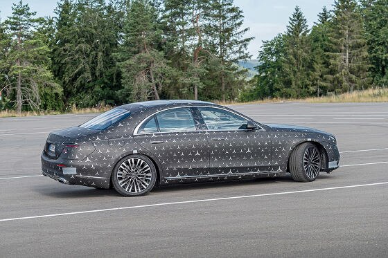 Die neue S-Klasse bekommt mehr Airbags und eine Hinterachslenkung
