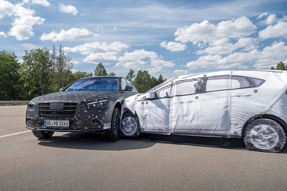 Die neue S-Klasse bekommt mehr Airbags und eine Hinterachslenkung
