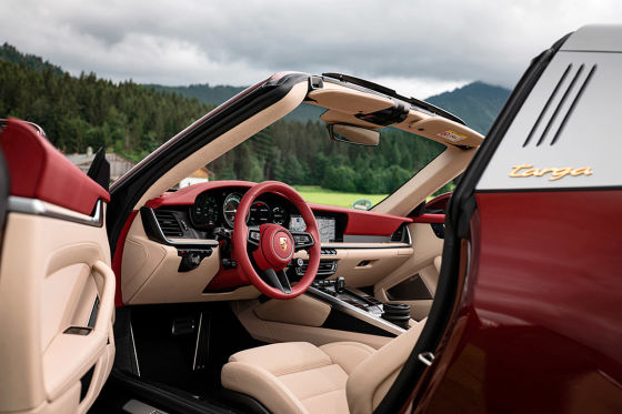 Porsche 911 Targa 4S Heritage