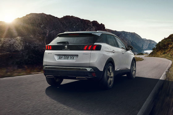 Neues Gesicht mit Reißzahn-Tagfahrlicht für das Peugeot 3008 Facelift