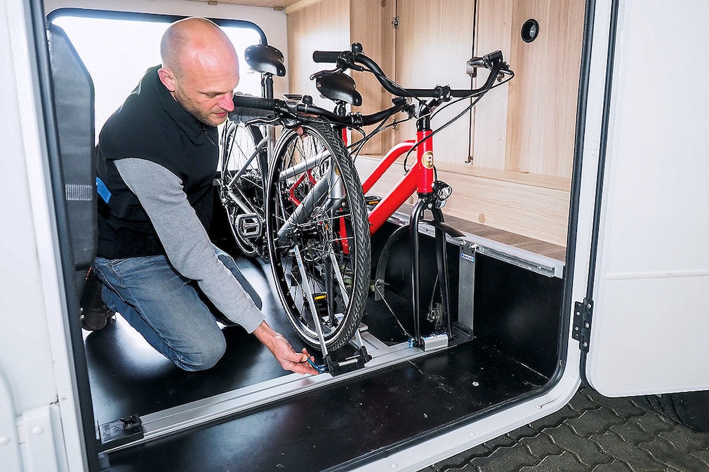 Fünf Fahrradträger im Check