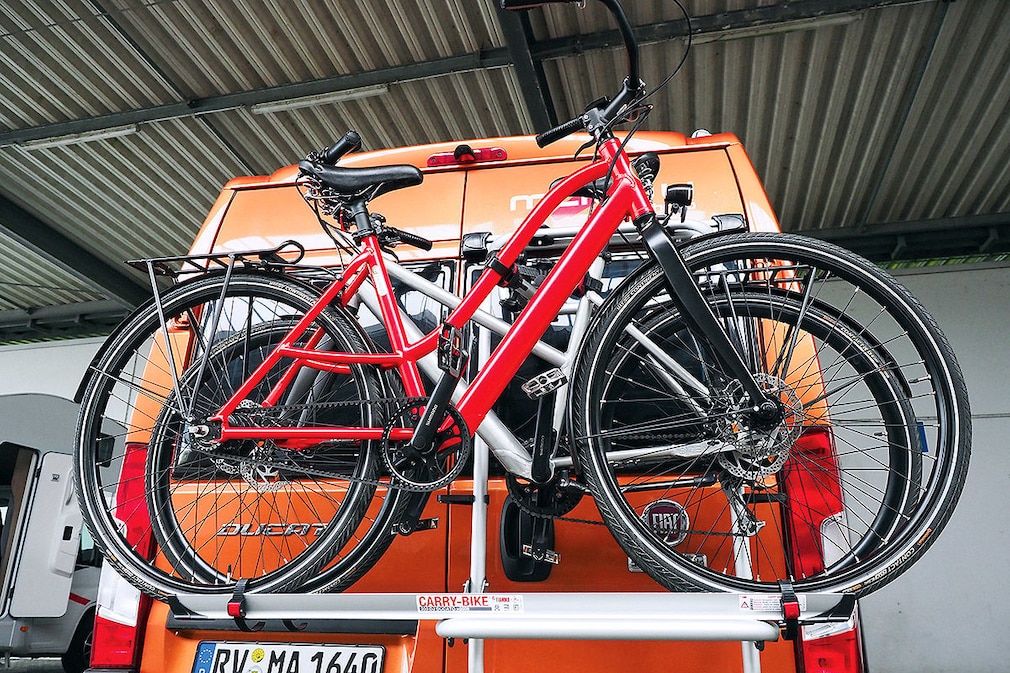 Fünf Fahrradträger im Check