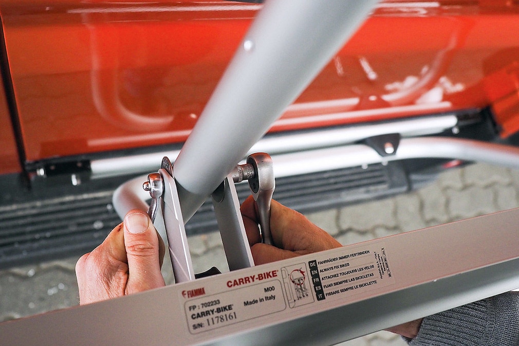 Fünf Fahrradträger im Check