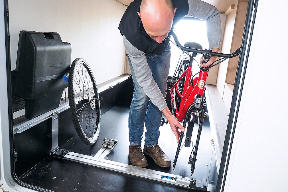 Fünf Fahrradträger im Check