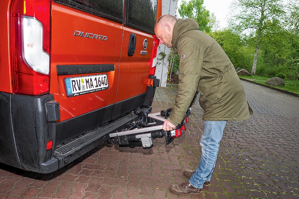 Fünf Fahrradträger im Check