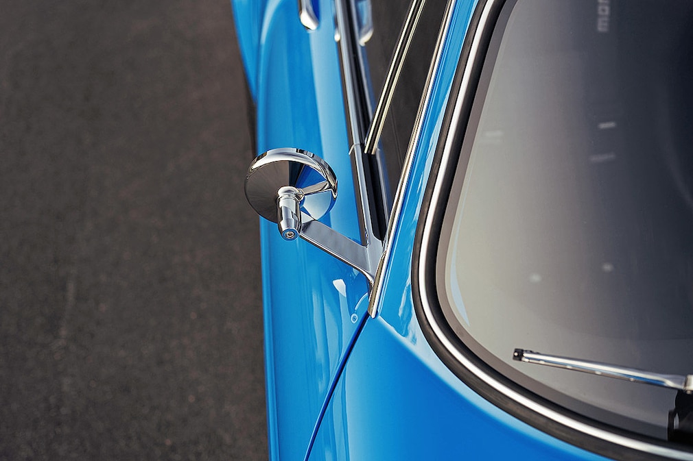 Volvo P1800 Cyan