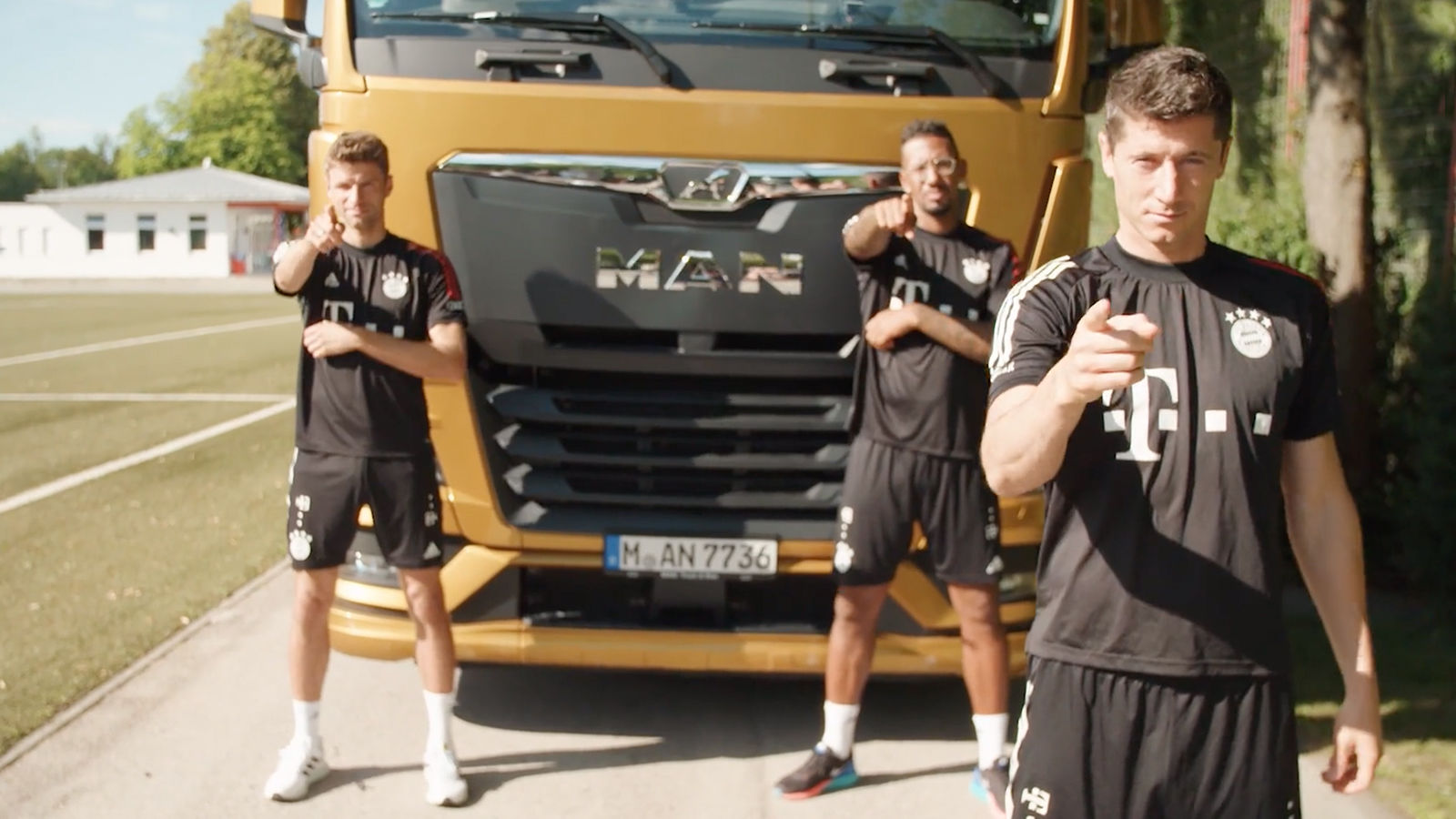 MAN TGX 18.640 GX (2020): Lkw - FC Bayern - Trucker-Babe - Info - AUTO BILD