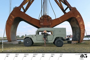 Girls & Legendary US-Cars 2021: Erotik-Kalender