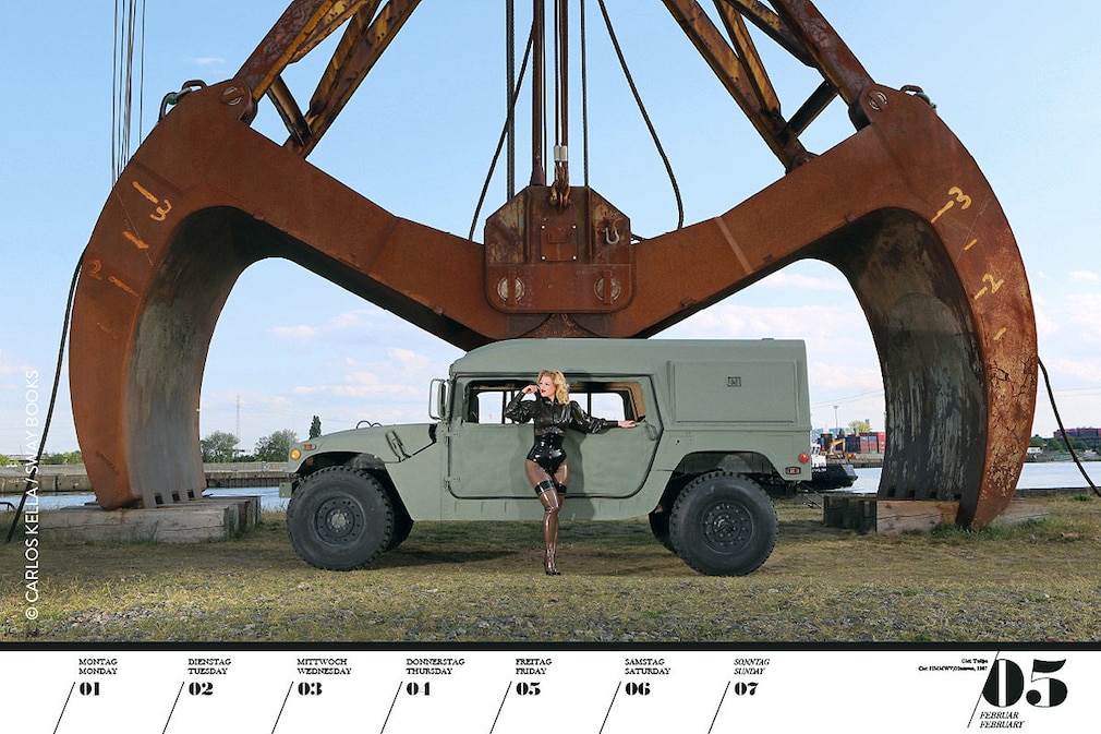 Girls & Legendary US-Cars 2021: Erotik-Kalender