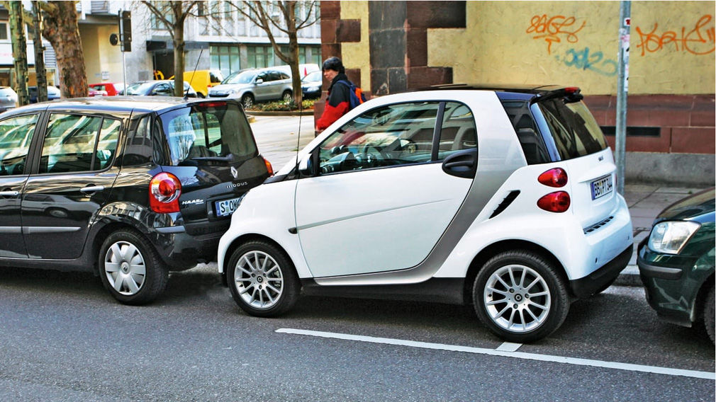 Auto zugeparkt: Das kann man tun (BILDplus)
