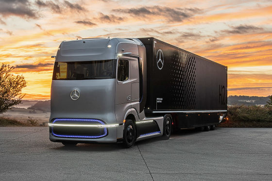 Mercedes LKW Studie soll bis zu 1000 km mit Wasserstoff fahren können.