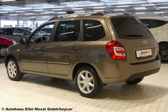 Neuwertiger Kombi von Lada zum absoluten Discountpreis