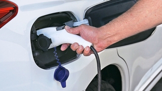 Plug-in-Hybride: mehr als doppelt so viel CO2-Ausstoß?