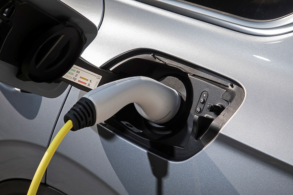 So fährt der VW Touareg eHybrid