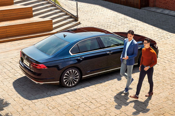 Phideon: Luxuslimousine ist das erste Auto mit beleuchtetem VW-Logo