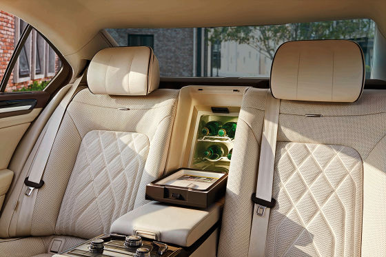 Phideon: Luxuslimousine ist das erste Auto mit beleuchtetem VW-Logo
