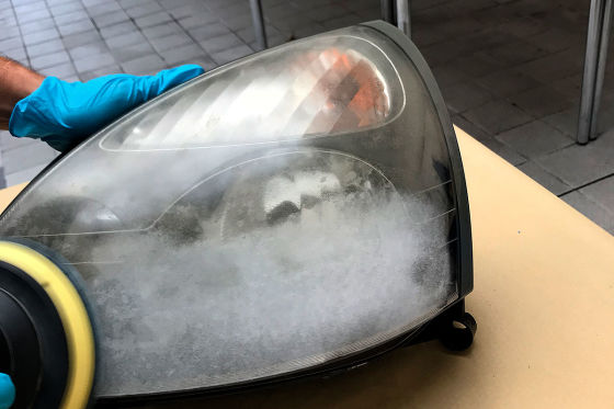 Kunststoff- Scheinwerfer Lichttest 2019