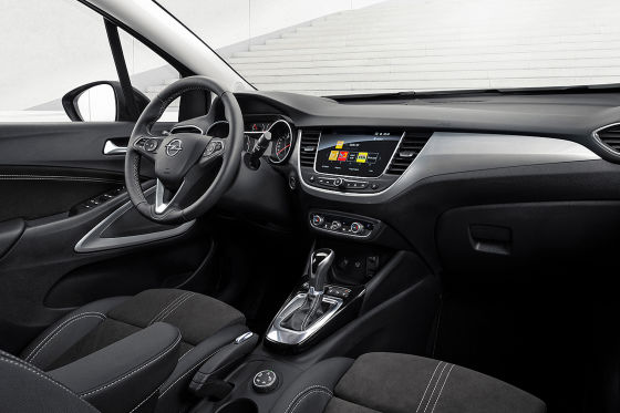 Zum Facelift spendiert Opel dem Crossland eine neue Front im Mokka-Stil