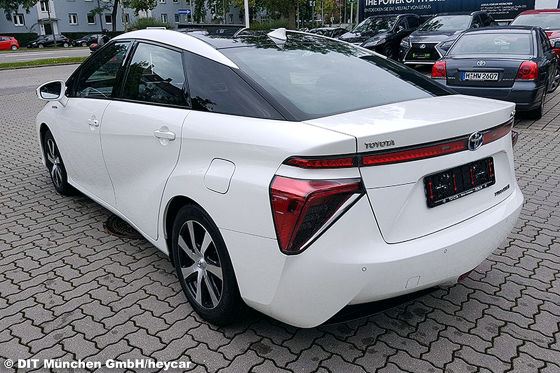 Futuristischen Toyota Mirai mit 40.000 Euro Ersparnis kaufen