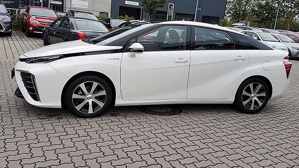 Futuristischen Toyota Mirai mit 40.000 Euro Ersparnis kaufen