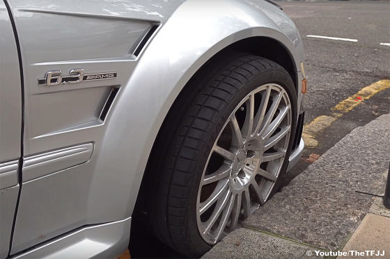 Diesem Mercedes CLK 63 AMG Black Series wurden die Felgen geklaut