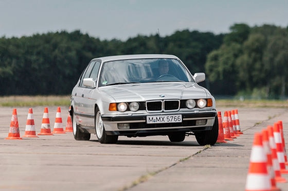 BMW 750i (E32)