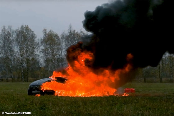 Russe fackelt seinen 175.000 Euro teuren Mercedes-AMG GT 63 S ab!