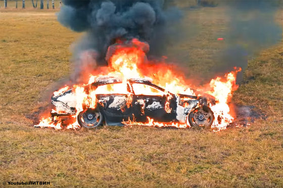 Russe fackelt seinen 175.000 Euro teuren Mercedes-AMG GT 63 S ab!