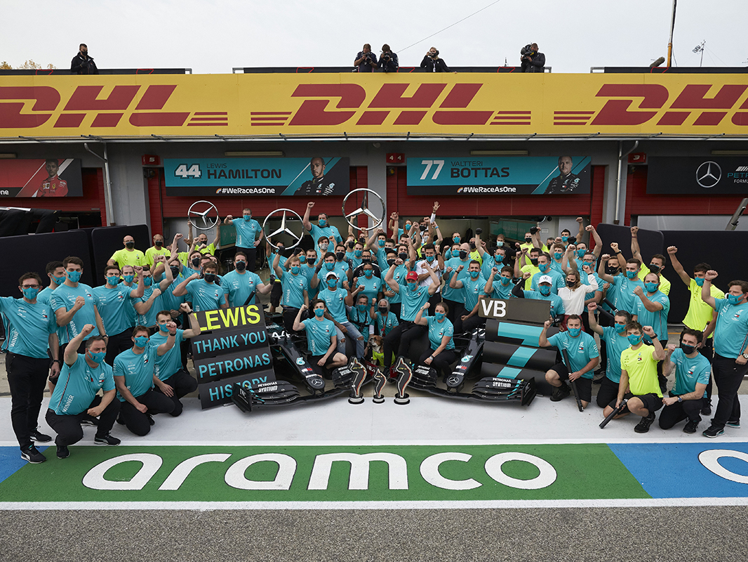 Formel 1 Warum Kopfkissen Mercedes So Stark Machen Autobild De