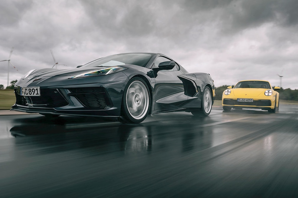 Corvette C8 Stingray Porsche 911 Carrera S