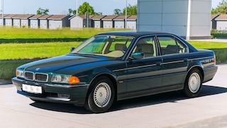 BMW 740i (E38)