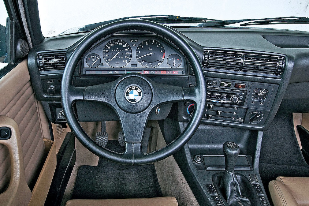 BMW 325i Cabrio (E30)