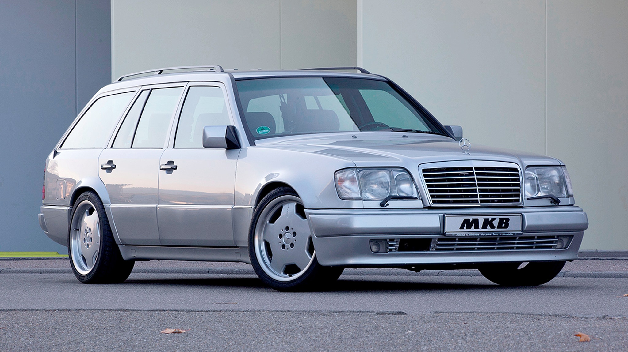 In-diesem-124er-E-Klasse-Kombi-steckt-ein-Siebenliter-V12-mit-528-PS-