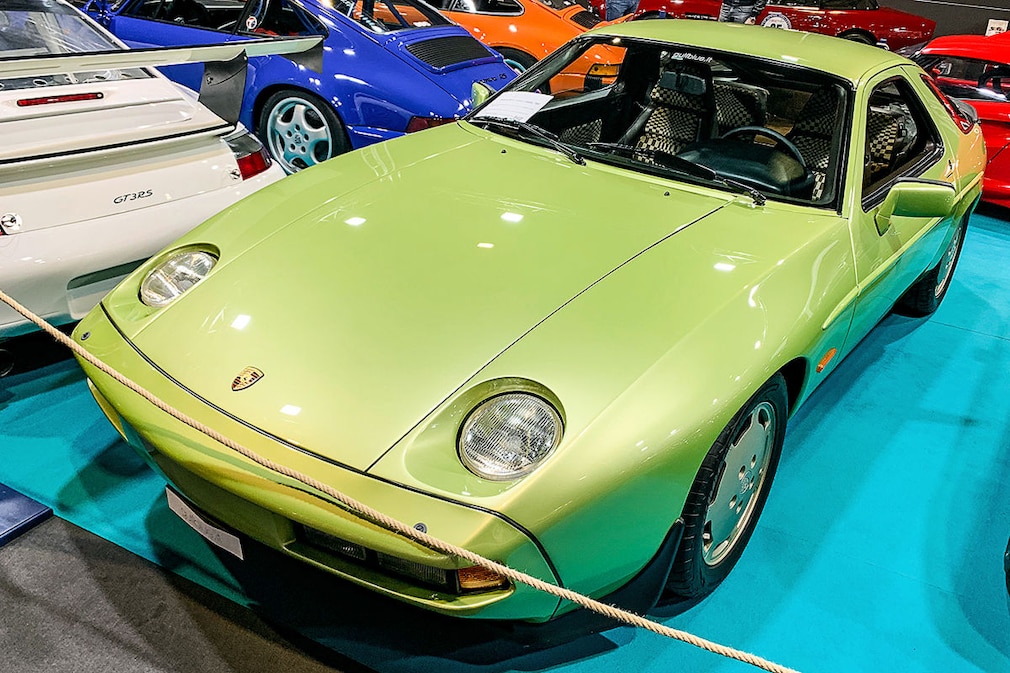 Porsche 928
