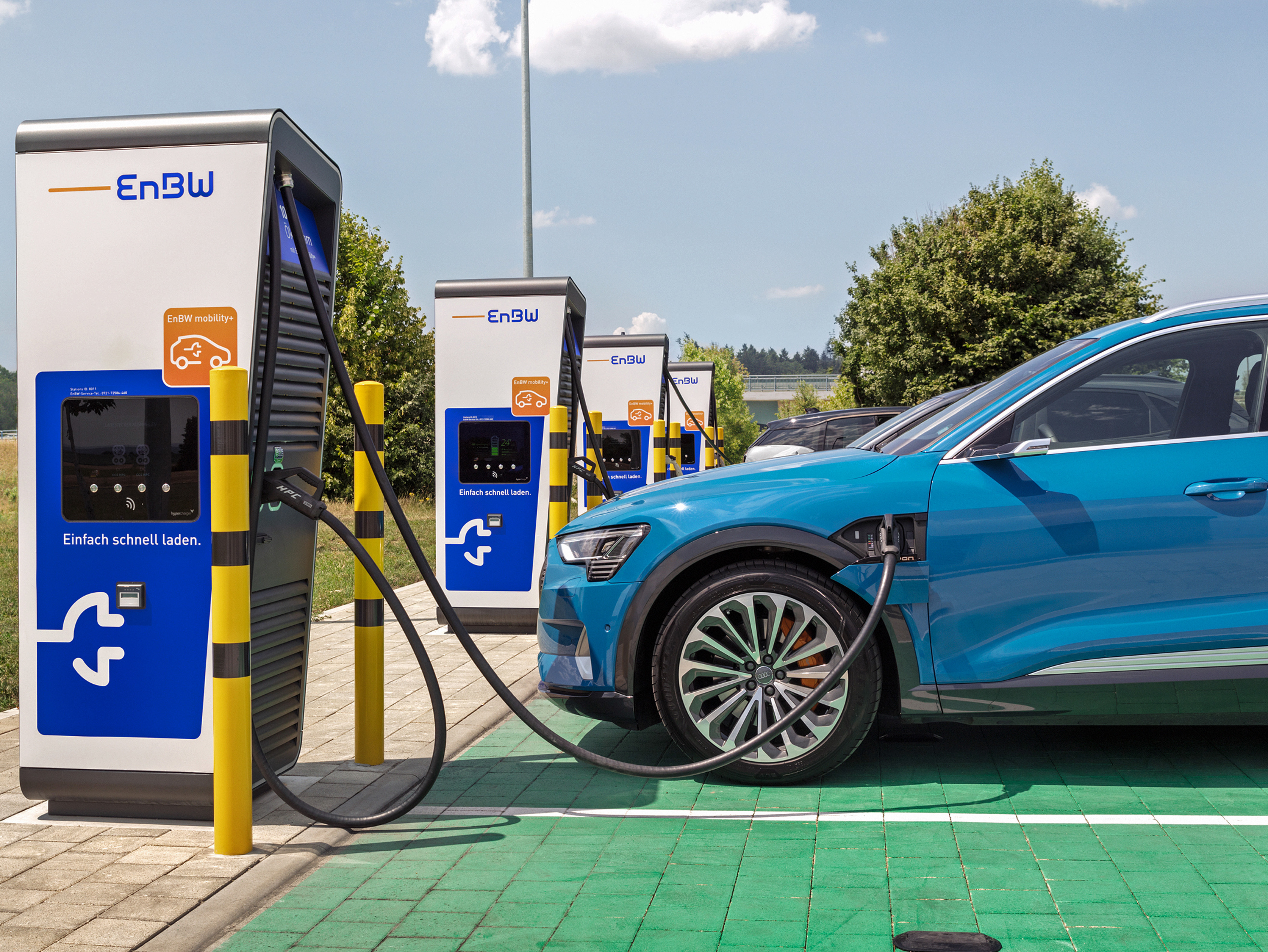 https://i.auto-bild.de/ir_img/2/6/9/5/4/3/3/oeffentliche-Ladesaeule-2879-4261x3200-bf731ea71b8098ee.jpg