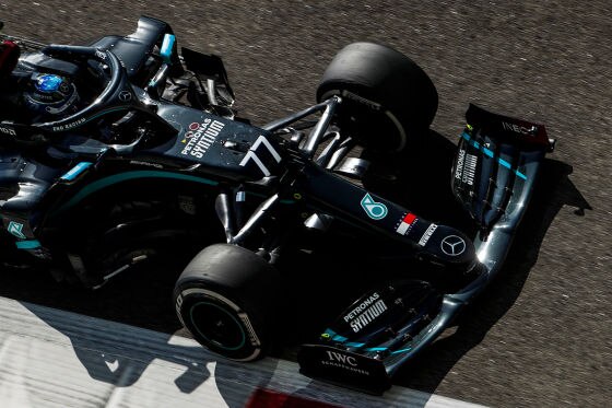 Bottas mit Rücken zur Wand