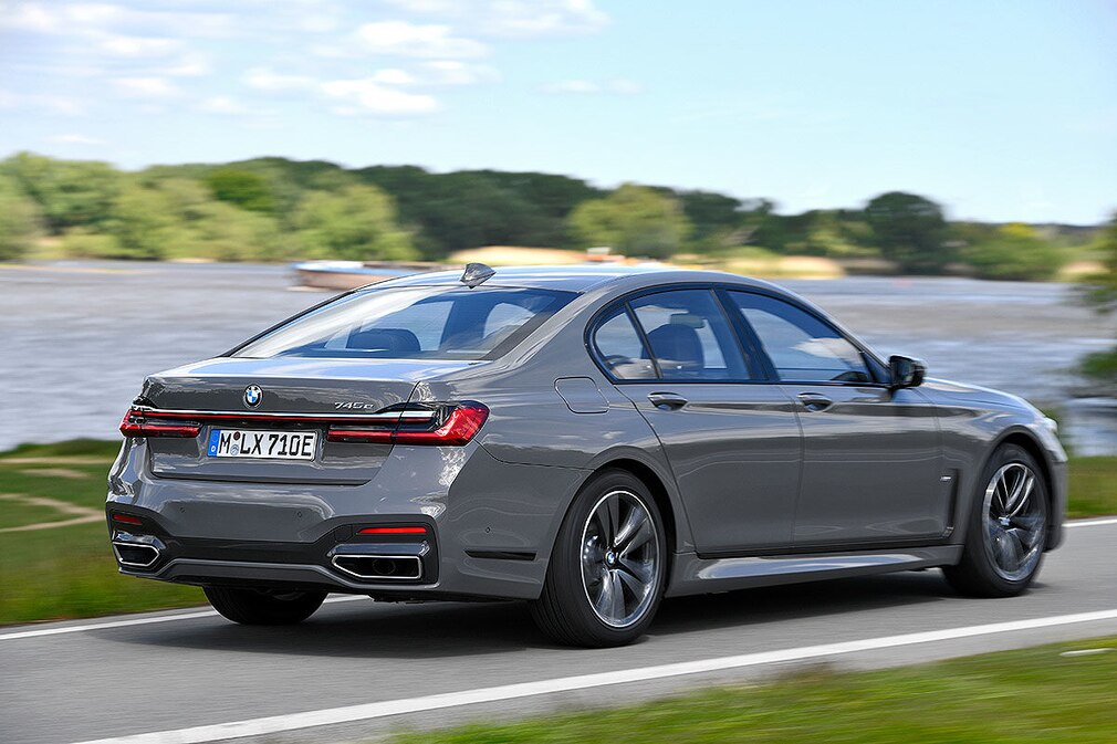 BMW 745e Hybrid