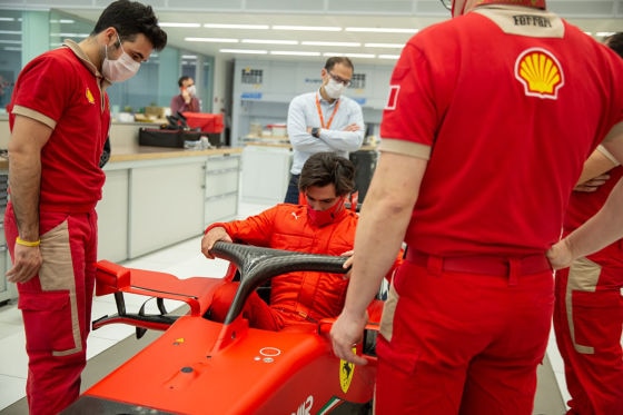 Carlos Sainz erste Sitzprobe im Ferrari