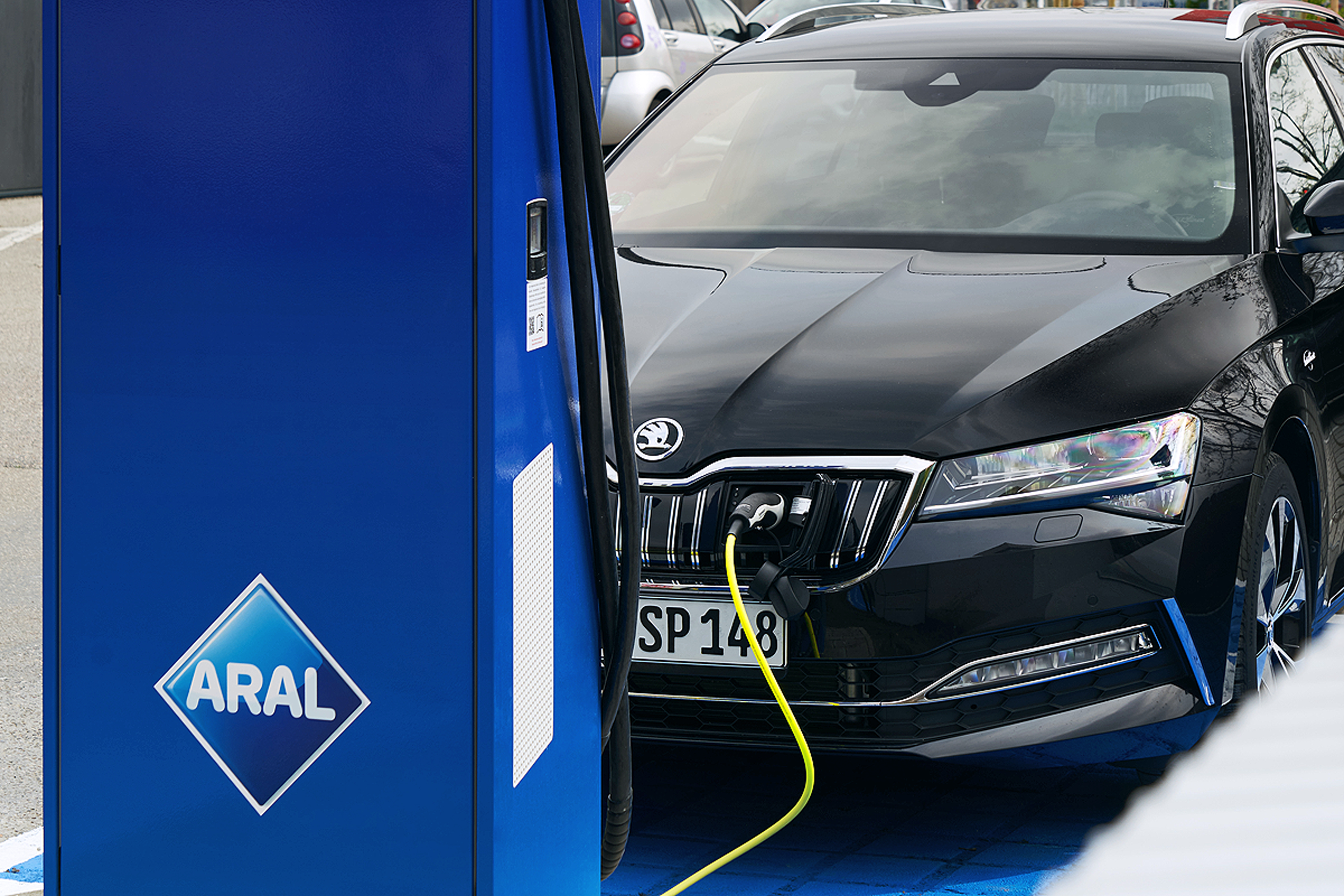 E-Auto-Schnelllader an Tankstellen: 8000 Ladepunkte von VW und BP - AUTO  BILD