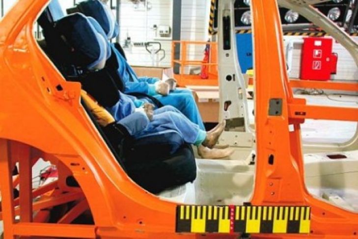 Crashtest: Integrierte Kindersitze