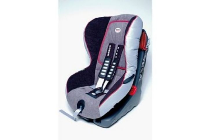 Crashtest: Integrierte Kindersitze
