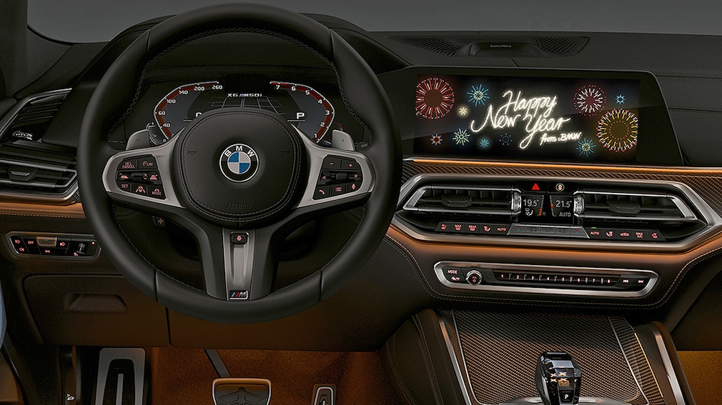 BMW wünscht seinen Fahrern „Frohe Weihnachten“ und ein frohes neues Jahr im Fahrzeug BMW wünscht seinen Fahrern „Frohe Weihnachten“ und ein frohes neues Jahr im Fahrzeug
