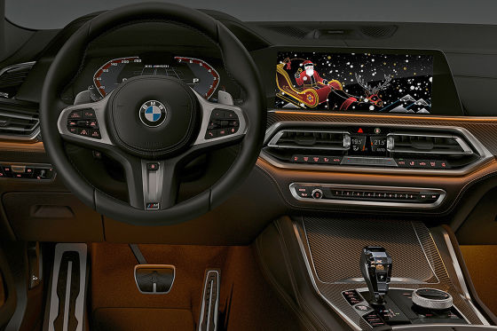 BMW wünscht seinen Fahrern „Frohe Weihnachten“ und ein frohes neues Jahr im Fahrzeug